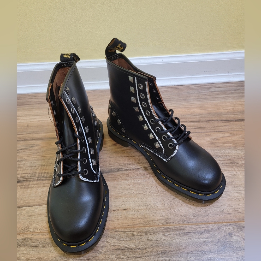 Dr. Martens 1460 STUD - Picture 2 of 11